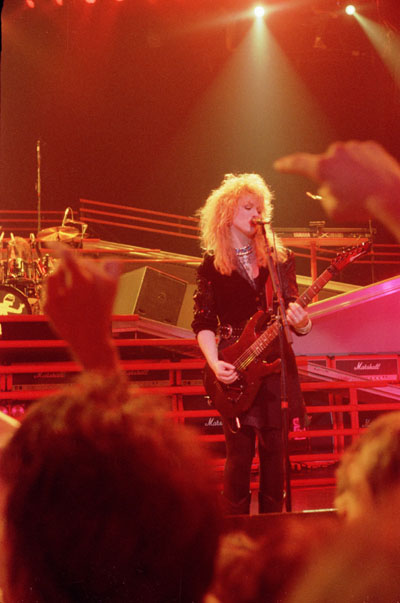 Nancy Wilson Heart in concert