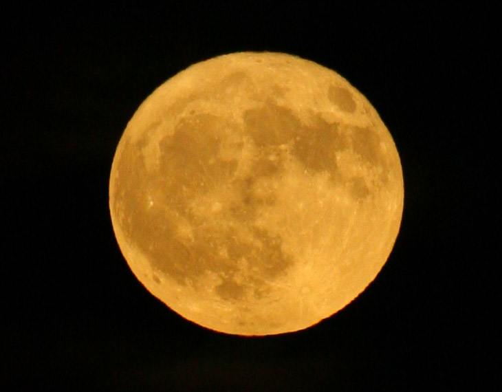 full resolution crop of moon handheld with Canon 100-300 L