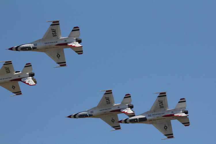USAF Air Demonstration Squadron Thunderbirds formation roll and focal length failure