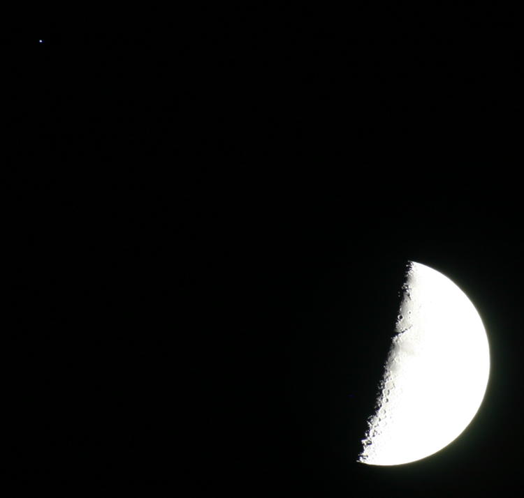 the moon and Spica in the same frame and exposure