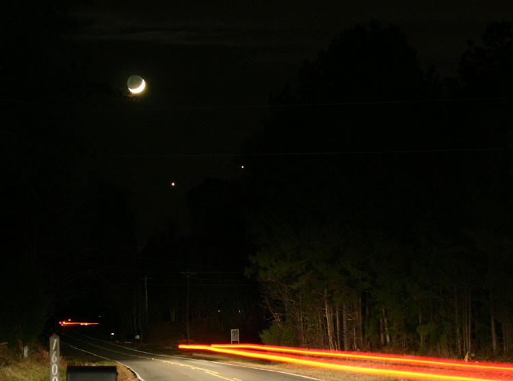 fairly close conjunction of moon, Jupiter and Venus from December 1, 2008