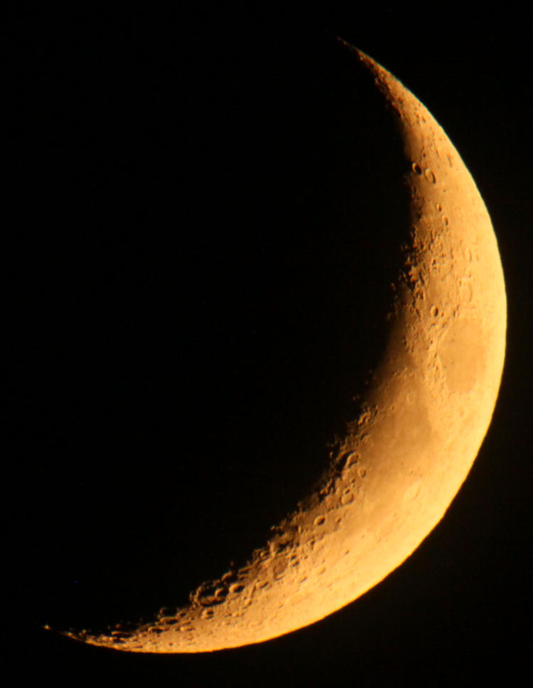 crescent moon near moonset