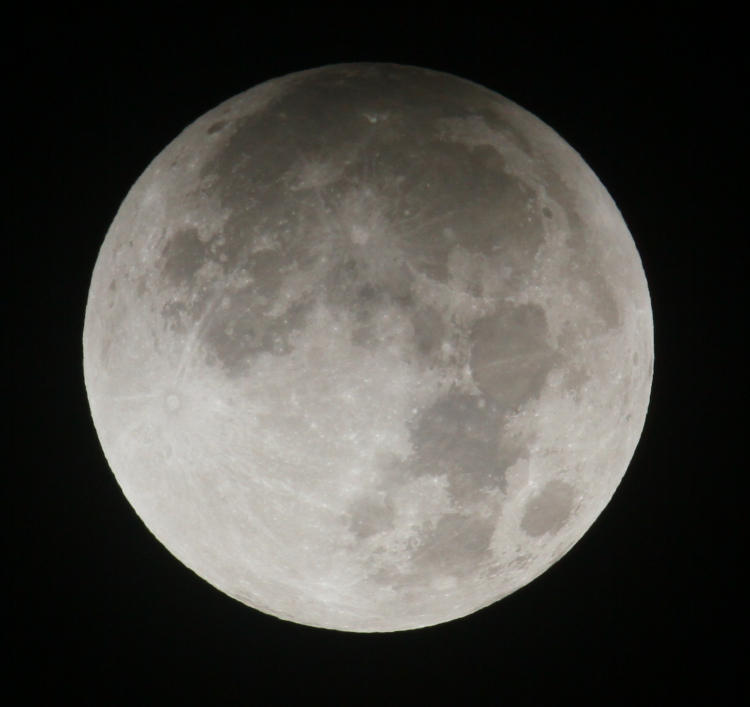 full moon right before beginning of umbral eclipse