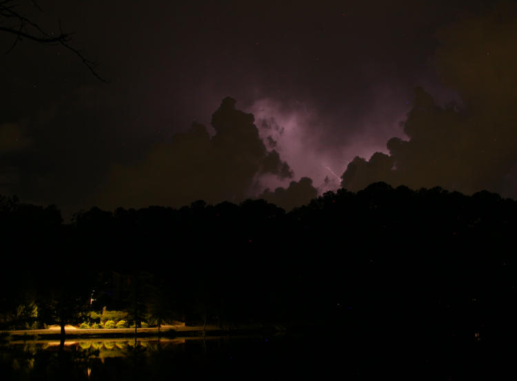 weak nighttime lightning pic