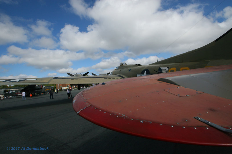 Boeing B-17G Flying Fortress "909"