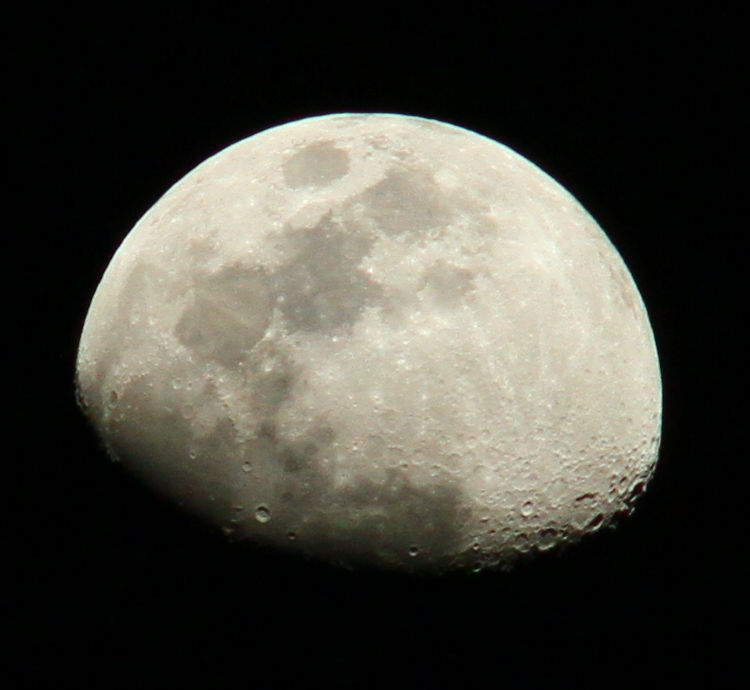 waxing gibbous moon through Super-Takumar 300mm f4, full resolution