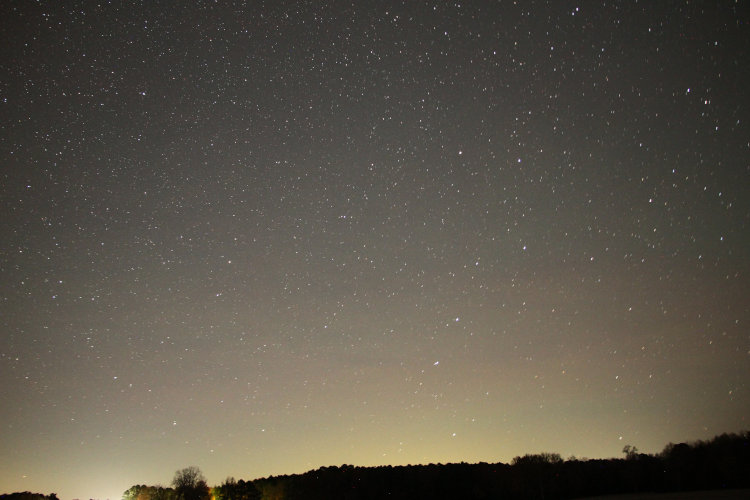 view of northern sky from North caroina showing perhaps very faint pink banding from aurora borealis