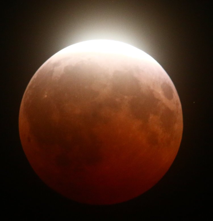 partial lunar eclipse of August 27/28, 2026 with star HIP 110580 visible to right