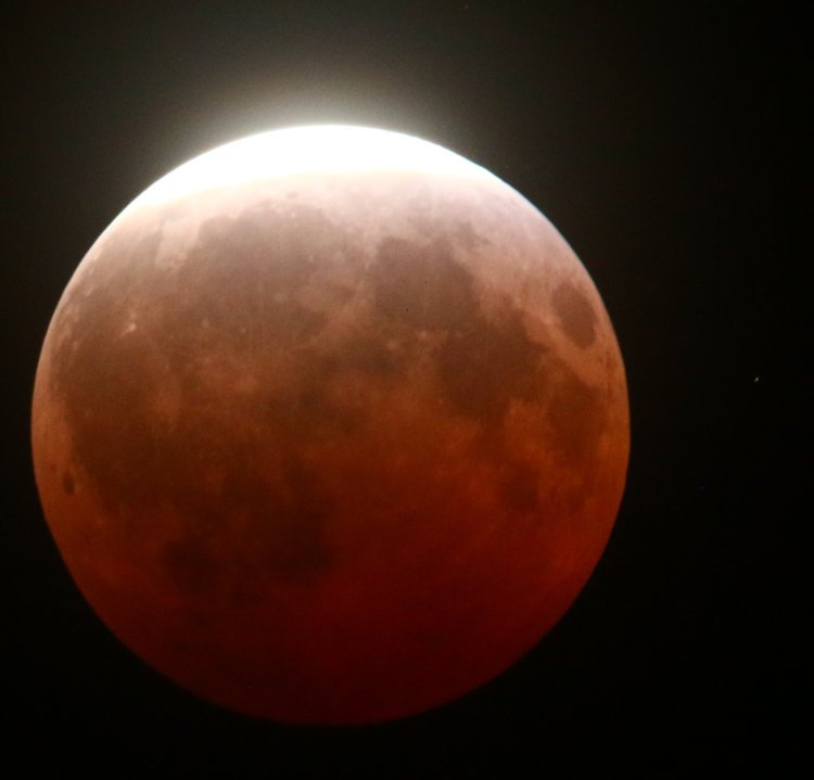 partial lunar eclipse of August 27/28, 2026 with star HIP 110580 visible off to right