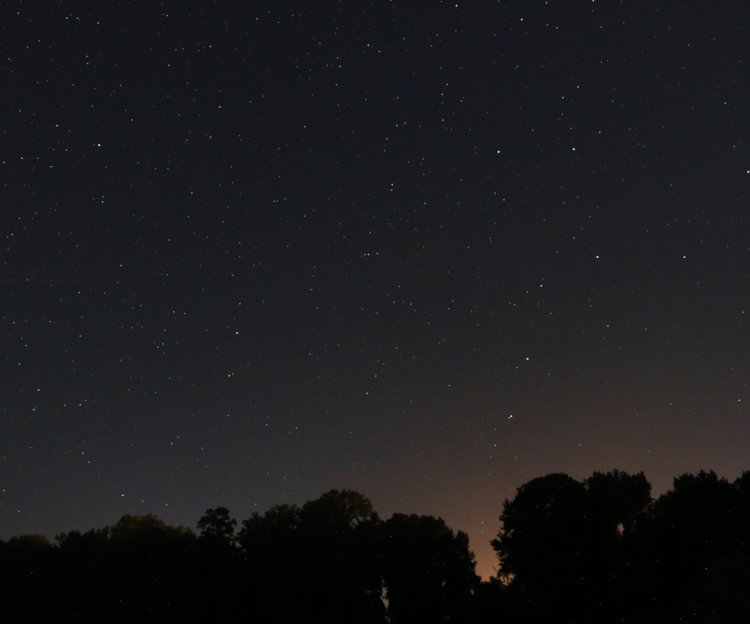 short time exposure of northern sky at night showing Polaris and Ursa Major