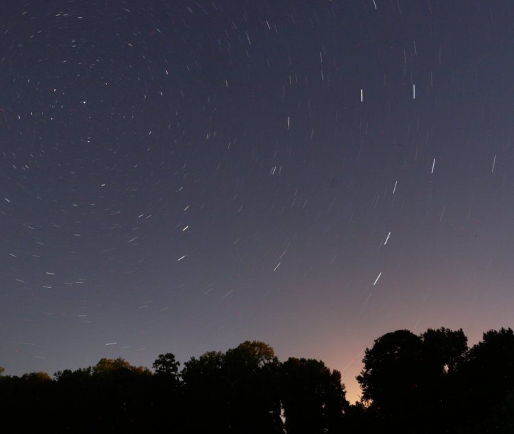 ten-minute exposure of northern sky showing star trails, still with Polaris and Ursa Major.